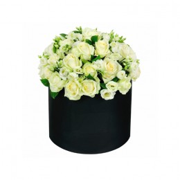 Цветы в коробке №7 (розы, фрезии, лизиантус)