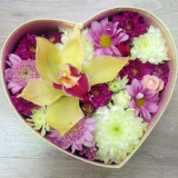 Цветы в коробке №13 (орхидея, хризантемы, куст.розы)