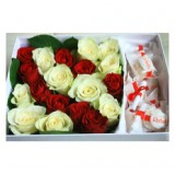 Цветы в коробке №15 (19 роз, конфеты)