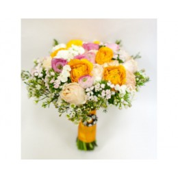 Букет невесты №50 (пионовидные розы, ранункулусы, бувардия, ваксфлауер, зелень, декор)