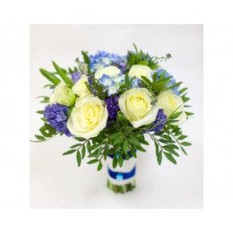 Букет невесты №51 (розы, куст.розы, гиацинты, гортензия, зелень, декор)