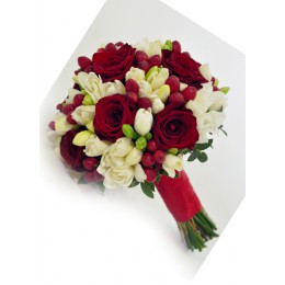 Букет невесты №54 (розы, фрезии, декор)